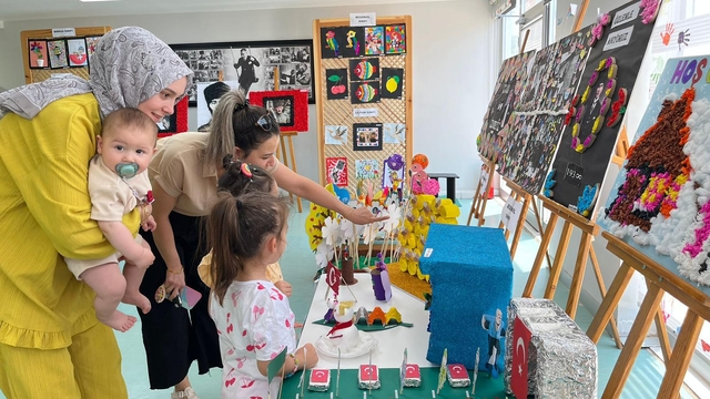 Kumluca'da kreş öğrencilerinin yıl sonu sergisi açıldı