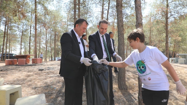 Nizip'te kaymakam ve belediye başkanından çevre temizliği