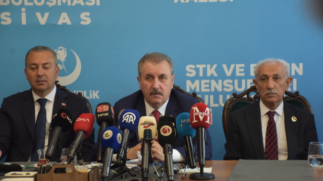 Destici: Emperyalist güçler için Türkiye en büyük engellerden birisi