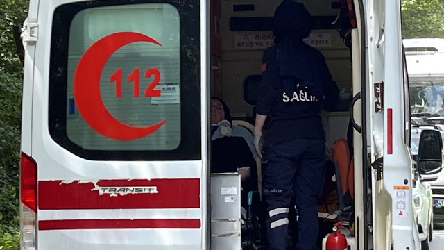 Kocaeli'de 2 otomobilin karıştığı kaza; 1'i çocuk 6 yaralı