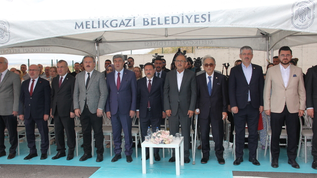 Melikgazi Belediyesi ve hayırsever işbirliğiyle yaptırılan 3 okulun açılışı gerçekleştirildi