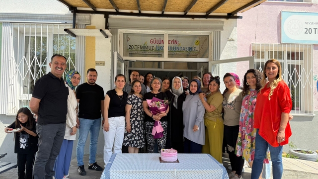 Nevşehir'de 30 yıllık meslek hayatının ardından emekli olan öğretmene duygulandıran veda