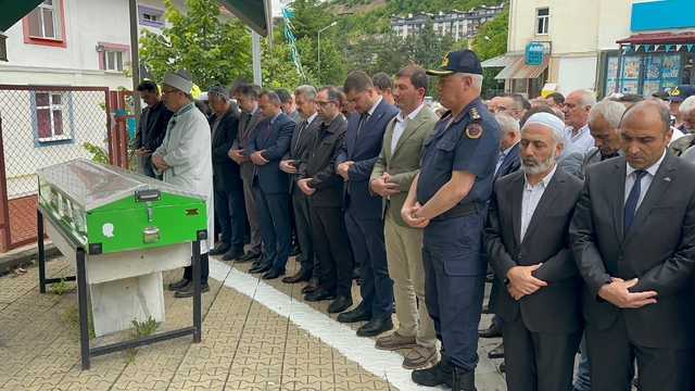 Artvin Sağlık Müdürü Gürol Köroğlu'nun babası son yolculuğuna uğurlandı