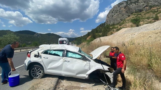 Bilecik'te su kanalına devrilen otomobilin sürücüsü yaralandı