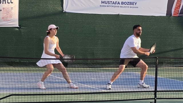 MAÜ öğrencisi Rümeysa Altıntaş Türkiye Pickleball Şampiyonası'nda altın madalya kazandı