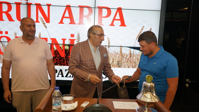 Polatlı'da yılın ilk arpa üreticisi altınla ödüllendirildi