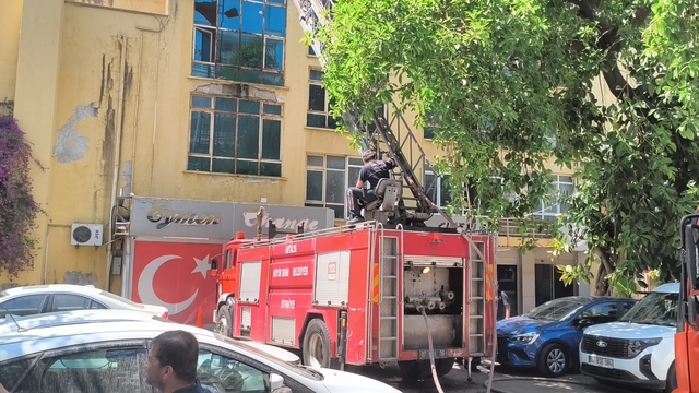 Antalya'da boş binada çıkan yangın söndürüldü