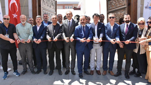 Van'da düzenlenen "2. Çocuk Edebiyatı Fuarı" başladı