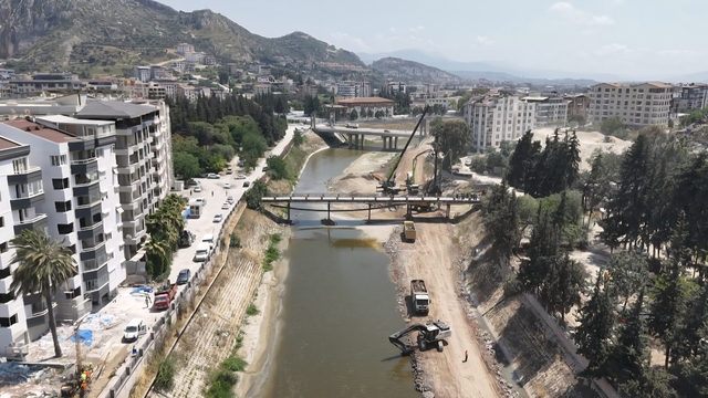 Depremde zarar gören Asi Nehri'nde ıslah çalışması başlatıldı