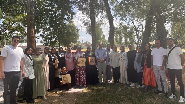 Güroymak'ta öğrenci ve veliler, öğretmenlerle gözleme yaptı