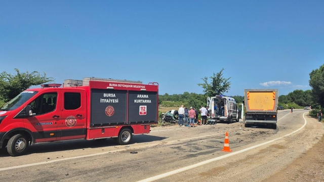 Karacabey'de otomobil ile kamyonun çarpıştığı kazada 1 kişi yaralandı