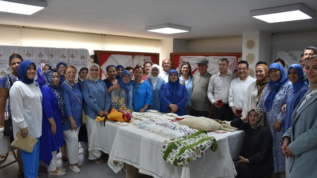Kumluca'da ATASEM kursiyerlerinin eserleri sergilendi