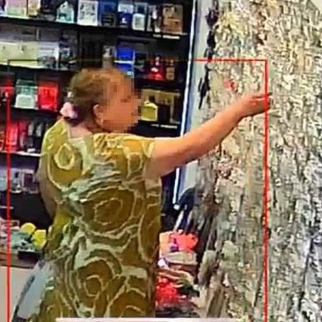 Mağazadan hırsızlık kamerada