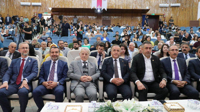 Fırat Üniversitesince Kırım Tatarlarının Milli Lideri Kırımoğlu'na fahri doktora ünvanı verildi