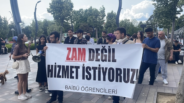 Bolu'da üniversite öğrencileri ulaşım zammını protesto etti