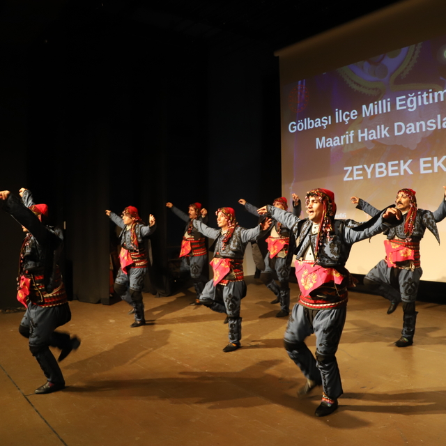 Gölbaşı'nda Maarif Halk Dansları Topluluğu'ndan yıl sonu gösterisi