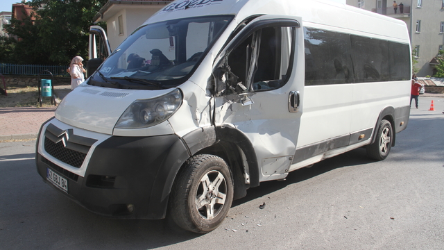 Konya'da öğrenci servisiyle çarpışan motosikletin sürücüsü hayatını kaybetti