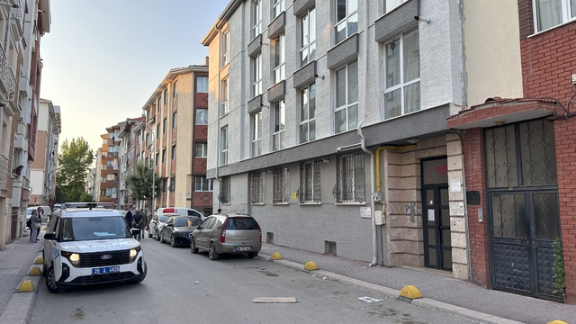 Evinde ölü bulundu