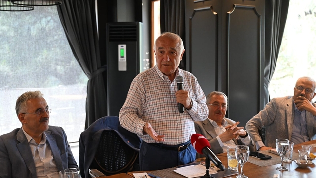 Eski TBMM Başkanı Çiçek, Bursa'da istişare ve tanışma toplantısına katıldı: