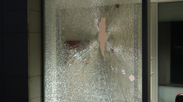 Osmaniye'de belediye binasına taşlı saldırıda bulunuldu