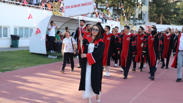 Süleyman Demirel Üniversitesi'nde mezuniyet heyecanı