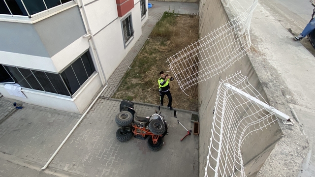 ATV'den düşen çocuk yaralandı, sürücü kaçtı; kaza kamerada