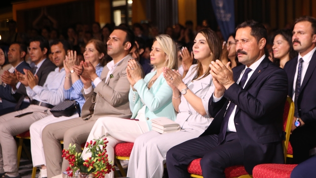 Hatay'da "Tahta Bavul" müzikali izleyiciyle buluştu