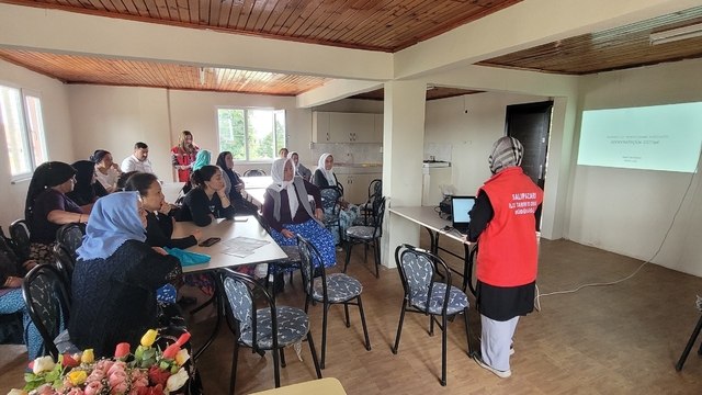 Salıpazarı'nda kooperatifçilik, su verimliliği ve gıda hijyen eğitimi verildi