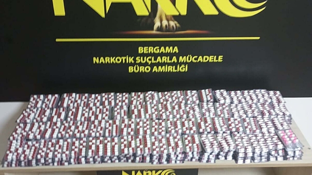 İzmir'de 5 bin 990 sentetik ecza hap ele geçirildi