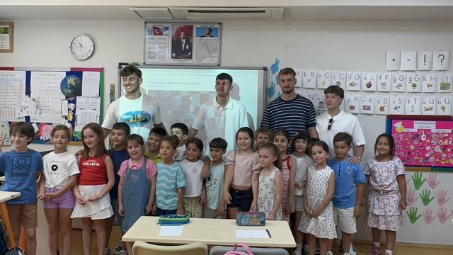 Trabzonsporlu gençler Marmaris'te öğrencilerle buluştu