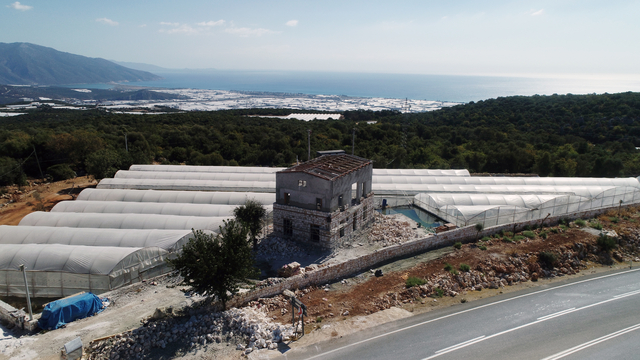 Müze müdürü, 'izinsiz uygulama' kararında imzası olduğu araziyi kendine almış