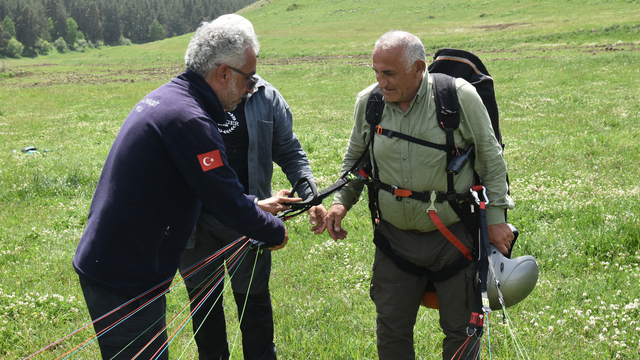Artvin'de Türk Hava Kurumunca 10 kişiye yamaç paraşütü eğitimi verdi