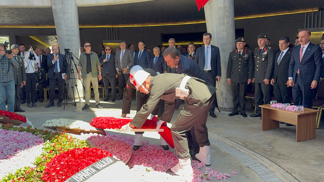 Dokuzuncu Cumhurbaşkanı Süleyman Demirel mezarı başında anıldı
