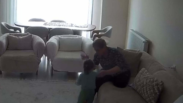 2 yaşındaki çocuğa şiddet uygulayan bakıcıya 2 yıl 7 ay hapis ve tahliye