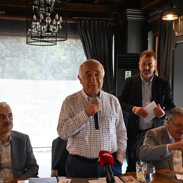 Cemil Çiçek: Bizde siyaset bayilikle karıştırılıyor