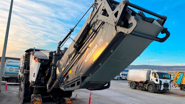 Kocasinan'da ömrünü tamamlamış asfaltlar sökülüyor