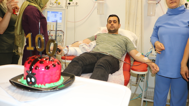 Samsun'da 100'üncü donör onuruna pasta kesildi