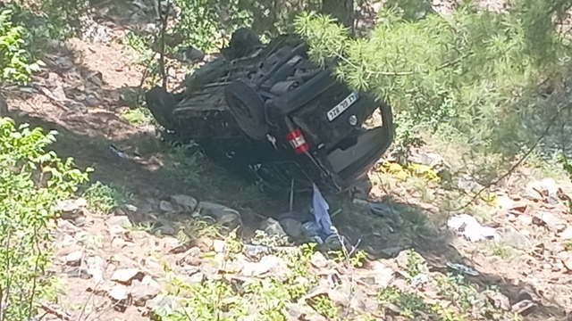 Kayseri'de hafif ticari araç, şarampole devrildi: 5 yaralı