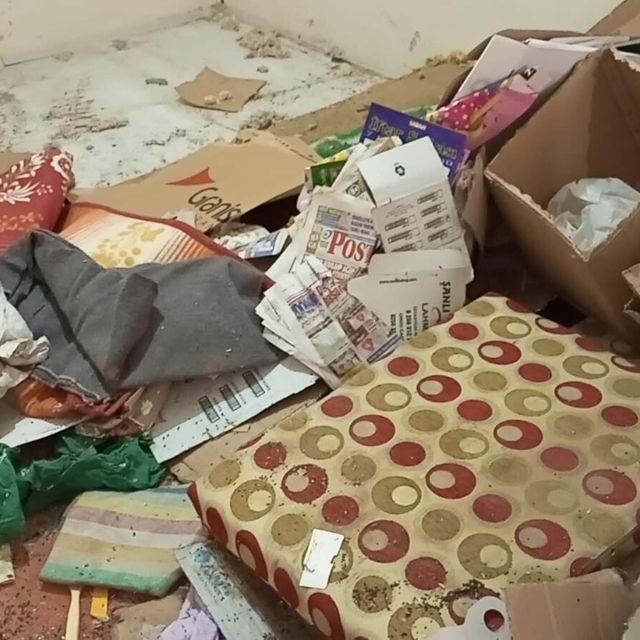 Aydın'da kötü koku yayılan evden 6 kamyon dolusu çöp çıktı