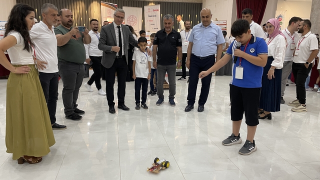 Batman'da "Harezmi Eğitim Modeli"nin yıl sonu sergisi açıldı