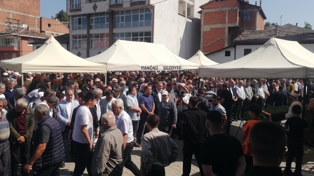 Trafik kazasında ölen 4 yaşındaki çocuğun cenazesi defnedildi