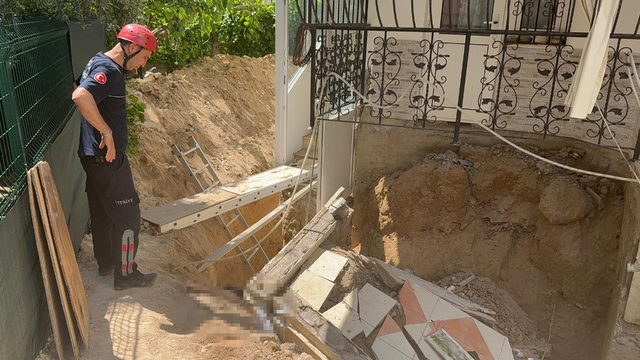 Çöken balkonun altında kalan Suriyeli işçi öldü