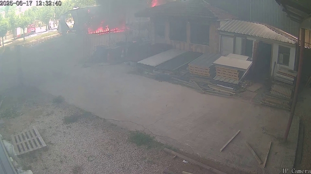 Sakarya'da karşı şeride geçen TIR, 2 TIR'a çarptı: 1 ölü, 2 yaralı (3)