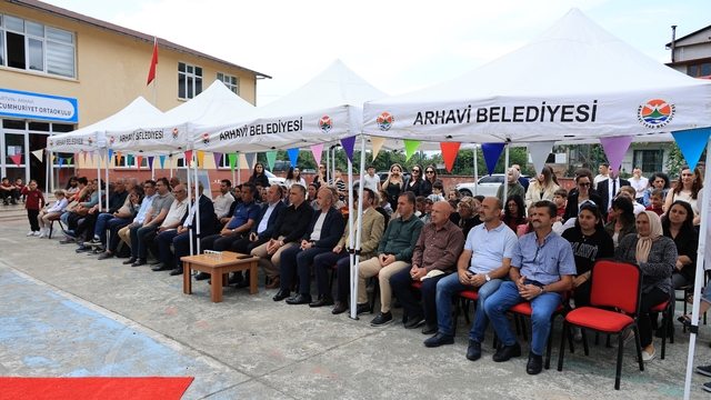 Artvin'de ilkokul öğrencilerinin kaleme aldığı hiyake kitapları LÖSEV yararına satışa sunuldu