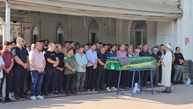 Sakarya'da otomobil ile çarpışan motosikletin sürücüsü kurtarılamadı (2)