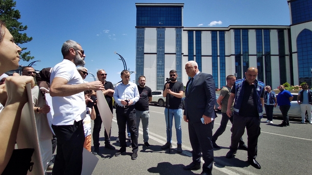 Bingöl'de 'su kesintisi' protestosu