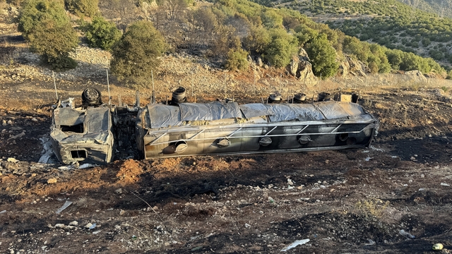 Kahramanmaraş'ta şarampole devrilen bitkisel yağ yüklü tırda çıkan yangın söndürüldü