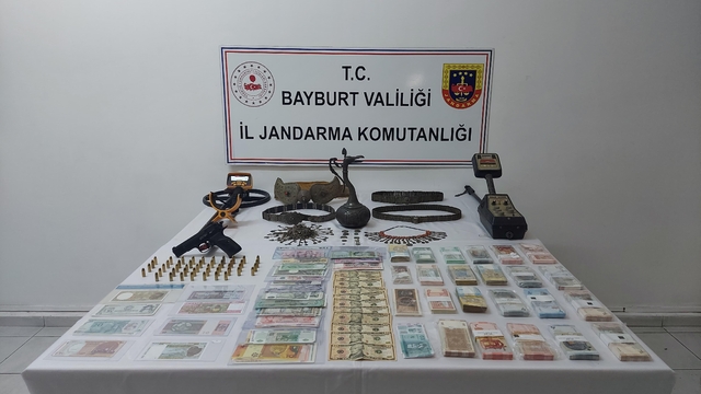 Bayburt merkezli 13 ilde tarihi eser ve izinsiz kazı operasyonu