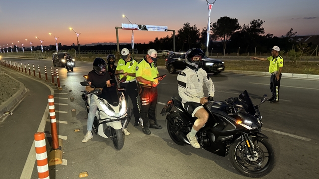 Adana'da denetimlerde 16 motosiklet trafikten menedildi