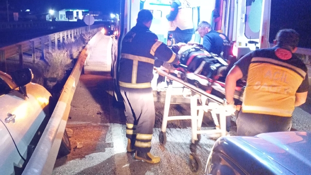Tosya'da bariyerlere çarpan otomobildeki 1 kişi yaralandı